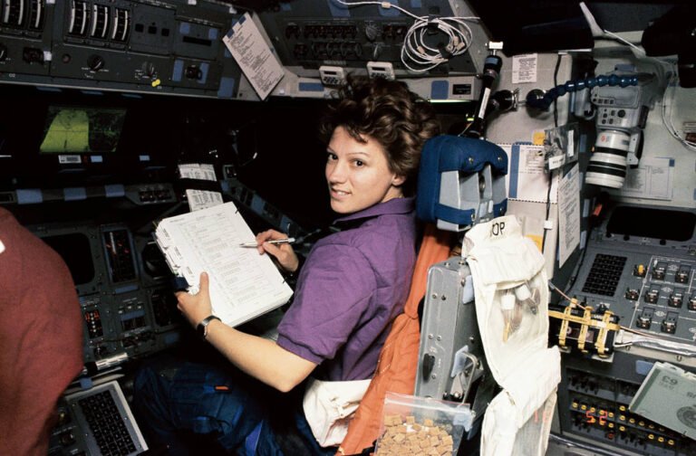 Eileen Collins, Discovery Pilot - NASA